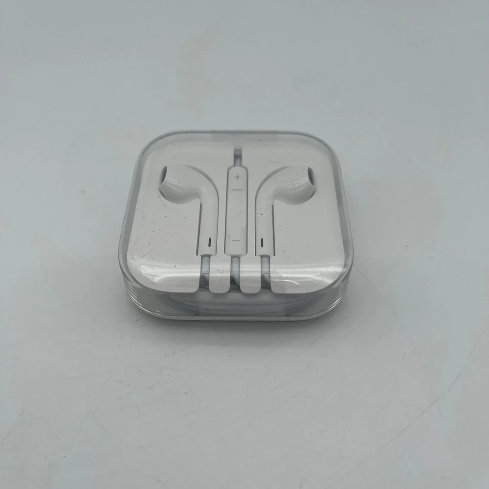 Apple EarPods with 3.5mm Headphone Plug and Remote White MD827LL/A New Case